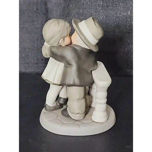 Kim Anderson Pretty As A Picture One Of Lifes Sweetest Moments 4.5” Figurine - Picture 2 of 3